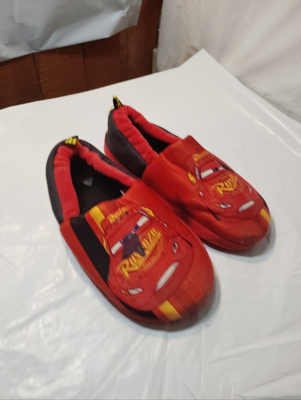 Disney Pixar Cars Lightning McQueen Kids Slip On Shoes Size 13/1